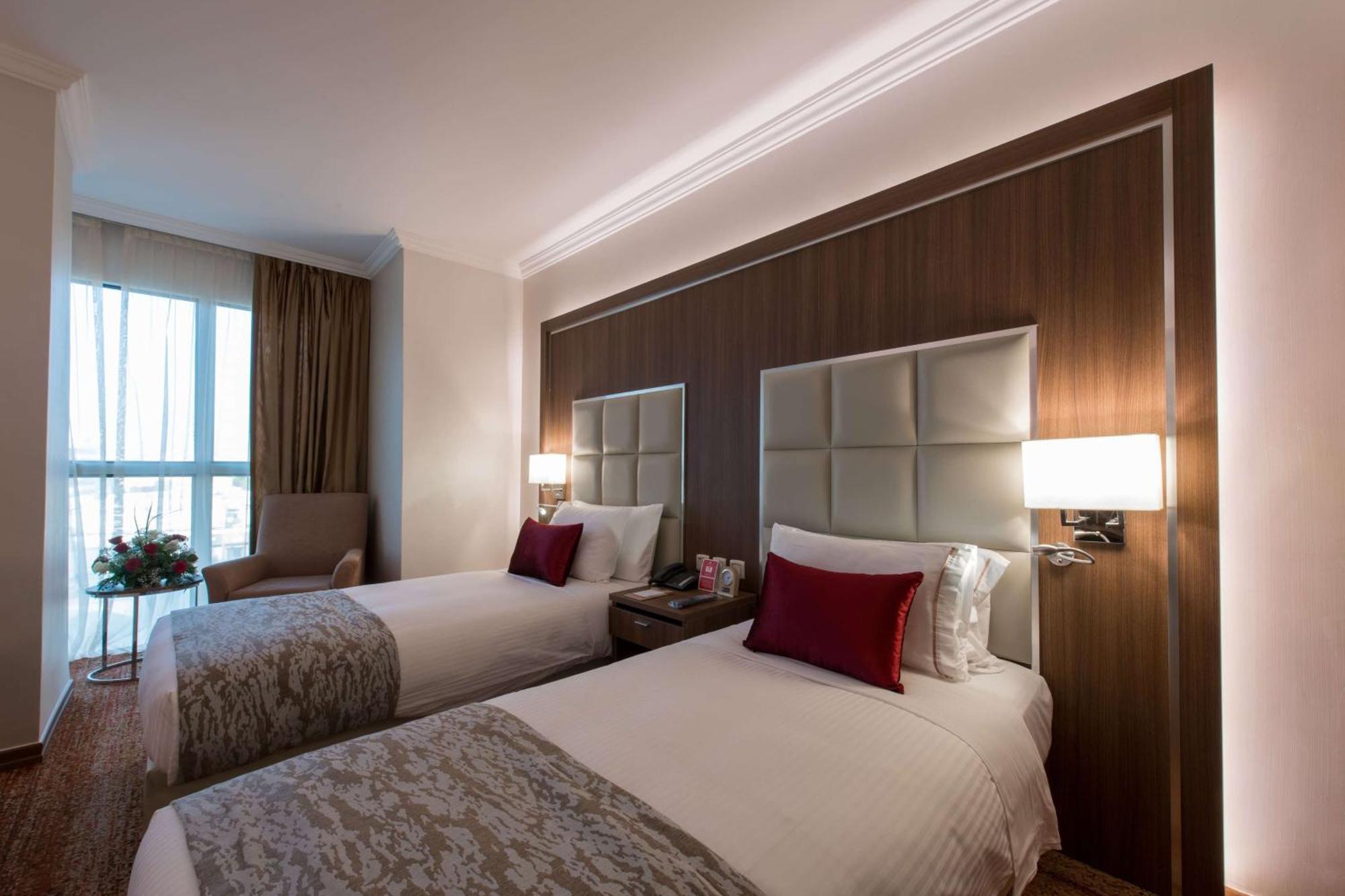 Ramada By Wyndham Continental 3*