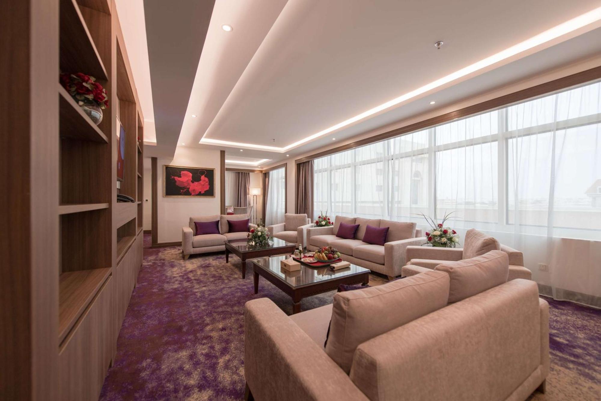 Ramada By Wyndham Continental Hotel 3*
