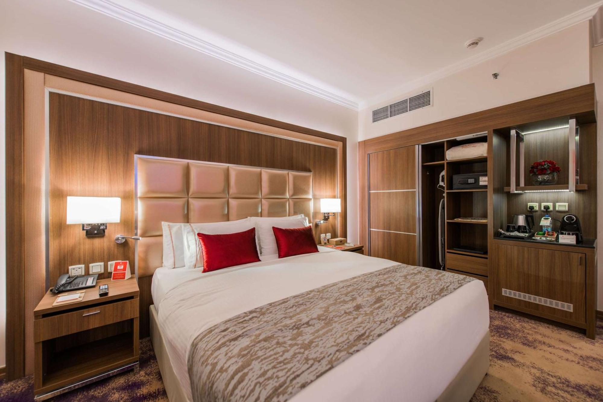 Hotel Ramada By Wyndham Continental