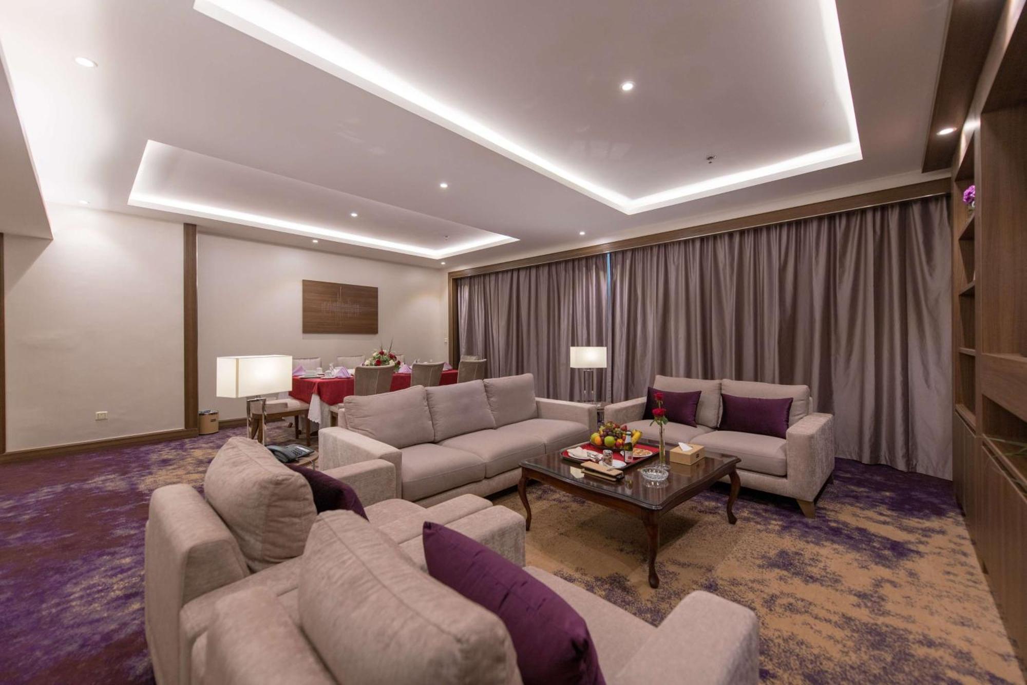 Ramada By Wyndham Continental Hotel 3*