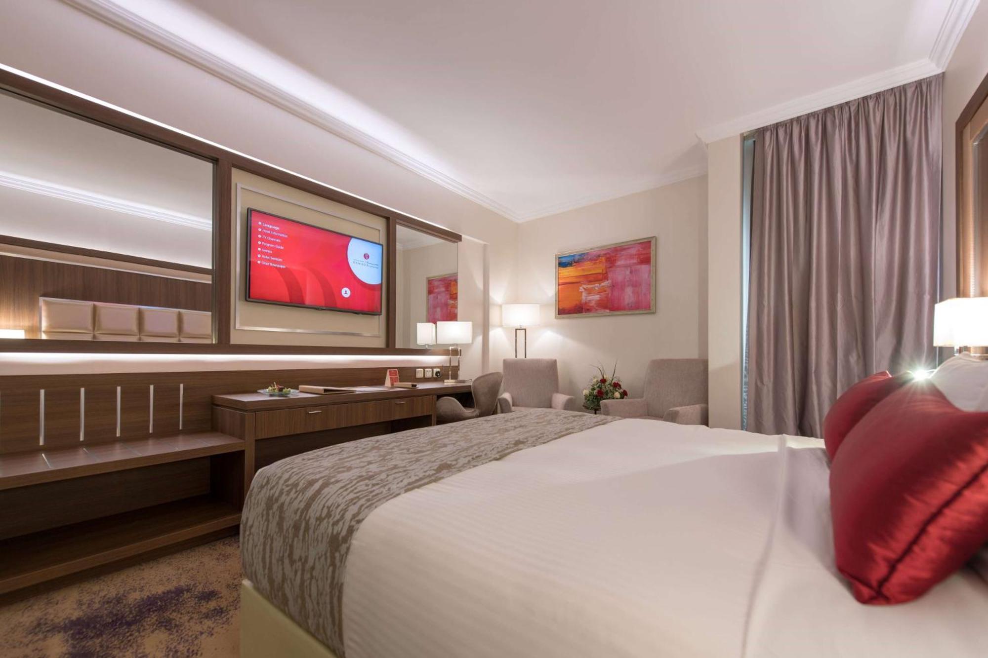 Ramada By Wyndham Continental 3*