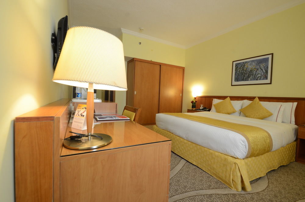 Hotel Ramada By Wyndham Continental