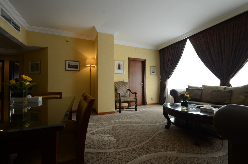Ramada By Wyndham Continental