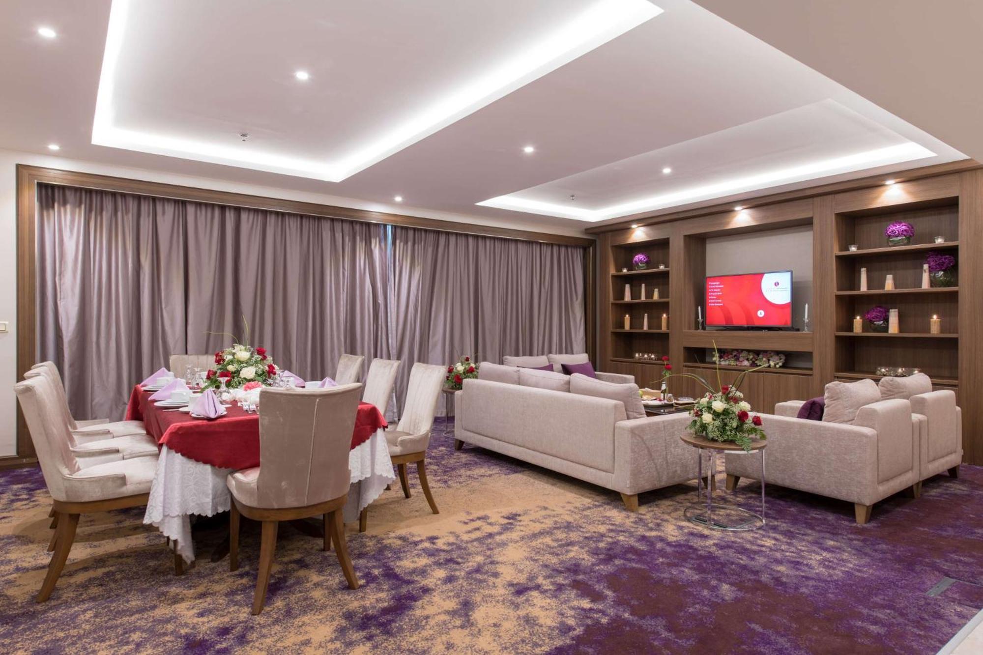 Ramada By Wyndham Continental 3*