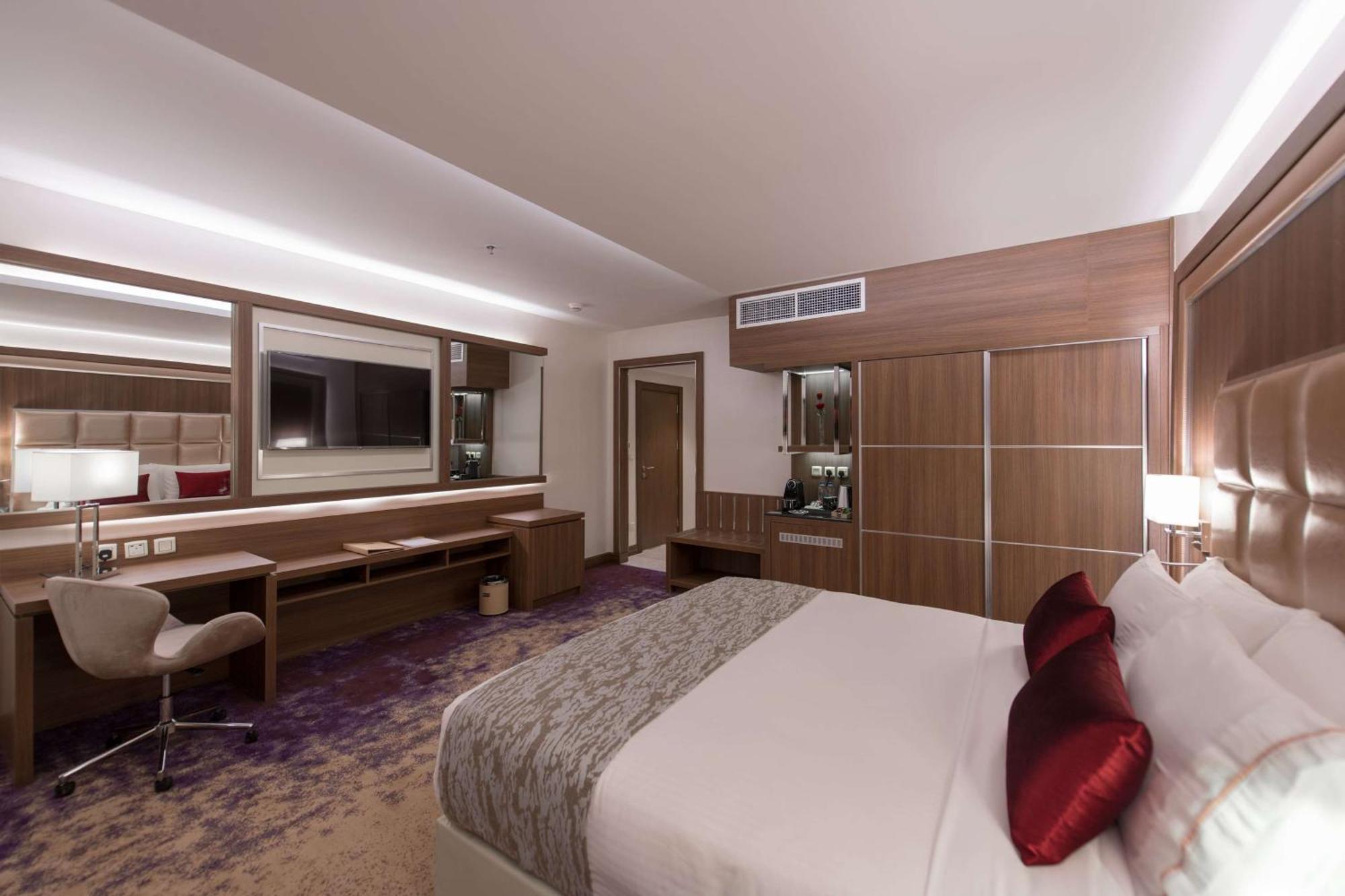 Ramada By Wyndham Continental